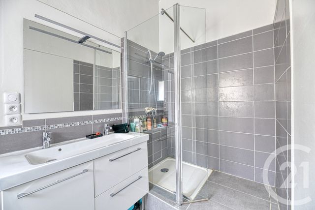 Appartement T3 &agrave; louer - 3 pi&egrave;ces - 52,27 m2 - Nimes - 30 - LANGUEDOC-ROUSSILLON