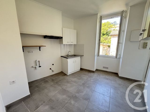 Appartement T3 &agrave; louer - 3 pi&egrave;ces - 70,50 m2 - Nimes - 30 - LANGUEDOC-ROUSSILLON