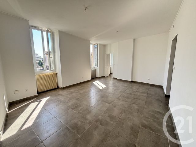 Appartement T3 &agrave; louer - 3 pi&egrave;ces - 70,50 m2 - Nimes - 30 - LANGUEDOC-ROUSSILLON