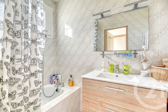 Maison &agrave; louer - 4 pi&egrave;ces - 102,83 m2 - Nimes - 30 - LANGUEDOC-ROUSSILLON