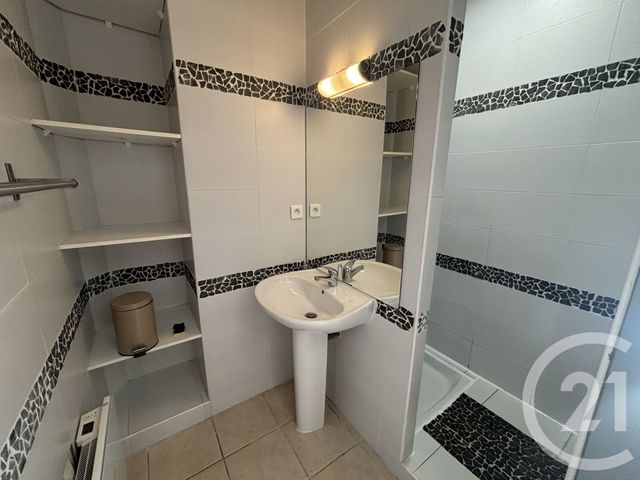 Appartement Duplex &agrave; louer - 2 pi&egrave;ces - 44,75 m2 - Nimes - 30 - LANGUEDOC-ROUSSILLON