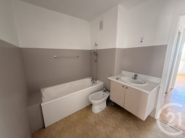 Appartement &agrave; vendre - 5 pi&egrave;ces - 110,92 m2 - Nimes - 30 - LANGUEDOC-ROUSSILLON