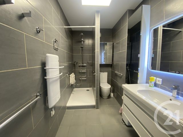 Appartement T2 &agrave; louer - 2 pi&egrave;ces - 53,40 m2 - Nimes - 30 - LANGUEDOC-ROUSSILLON