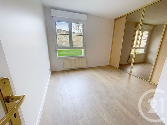 Appartement F4 &agrave; louer - 4 pi&egrave;ces - 91,36 m2 - Senlis - 60 - PICARDIE
