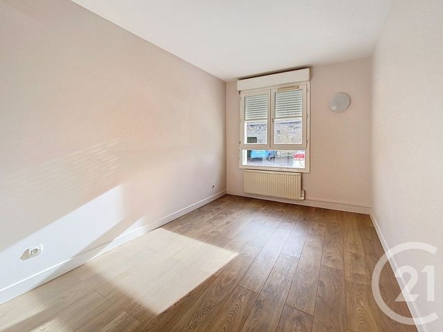 Appartement F4 &agrave; louer - 4 pi&egrave;ces - 91,36 m2 - Senlis - 60 - PICARDIE