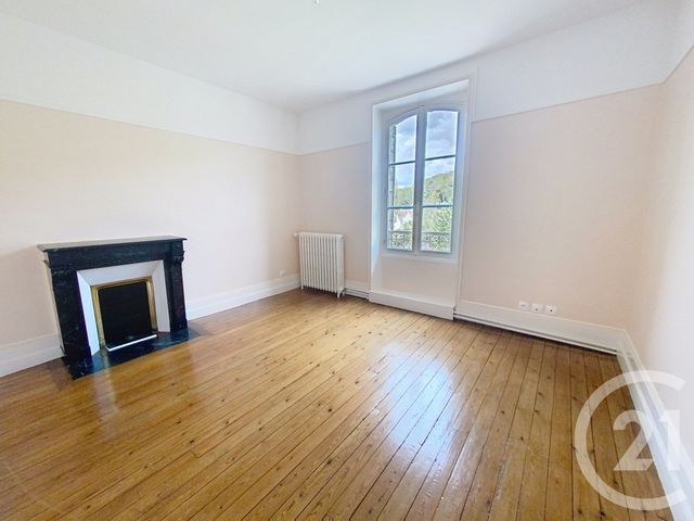 Maison &agrave; louer - 8 pi&egrave;ces - 163,16 m2 - Senlis - 60 - PICARDIE