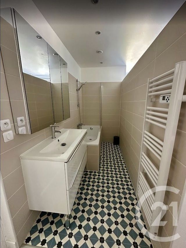 Maison &agrave; louer - 4 pi&egrave;ces - 110 m2 - Senlis - 60 - PICARDIE