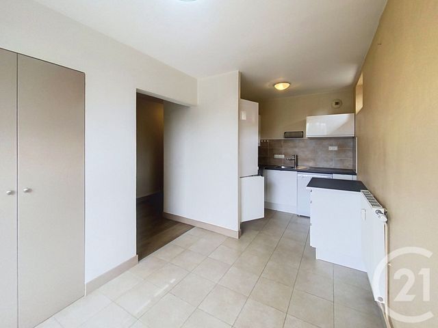 Appartement F3 &agrave; louer - 3 pi&egrave;ces - 84,12 m2 - Senlis - 60 - PICARDIE