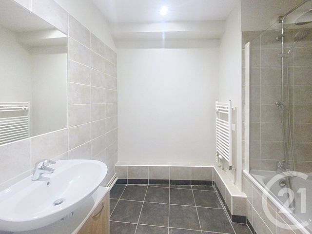 Appartement F3 &agrave; louer - 3 pi&egrave;ces - 84,12 m2 - Senlis - 60 - PICARDIE