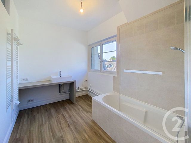 Appartement F4 &agrave; louer - 4 pi&egrave;ces - 130,86 m2 - Senlis - 60 - PICARDIE