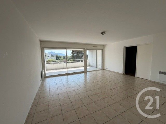 Appartement T4 &agrave; louer - 4 pi&egrave;ces - 106,81 m2 - Marseille - 13009 - PROVENCE-ALPES-COTE-D-AZUR