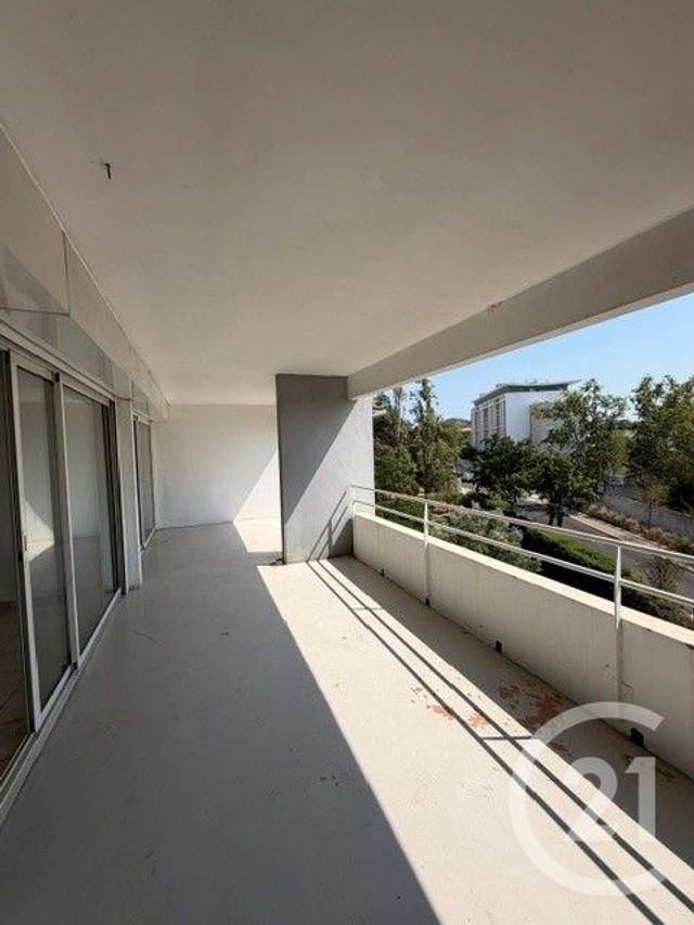 Appartement T4 &agrave; louer - 4 pi&egrave;ces - 106,81 m2 - Marseille - 13009 - PROVENCE-ALPES-COTE-D-AZUR