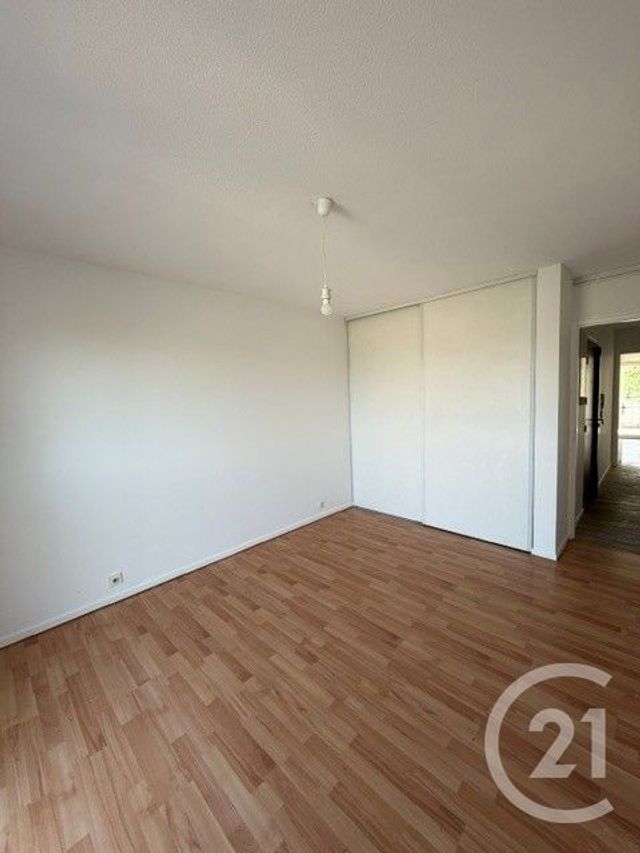 Appartement T4 &agrave; louer - 4 pi&egrave;ces - 97,61 m2 - Marseille - 13009 - PROVENCE-ALPES-COTE-D-AZUR