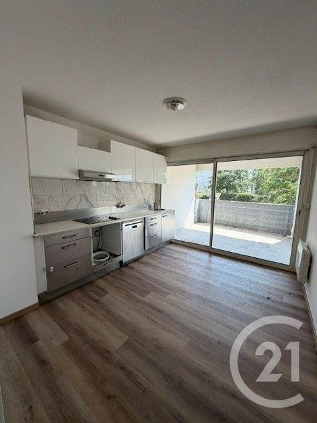 Appartement T4 &agrave; louer - 4 pi&egrave;ces - 97,61 m2 - Marseille - 13009 - PROVENCE-ALPES-COTE-D-AZUR