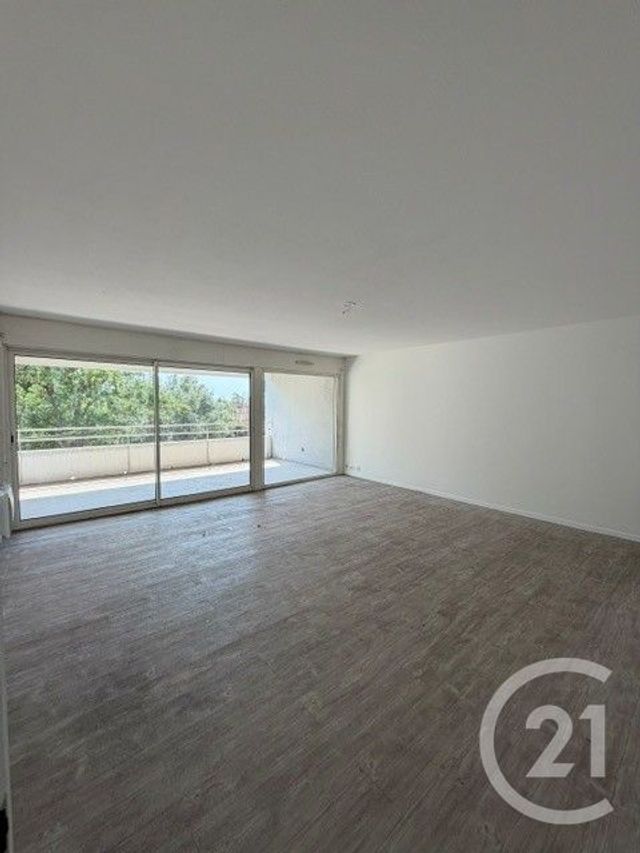 Appartement T4 &agrave; louer - 4 pi&egrave;ces - 97,61 m2 - Marseille - 13009 - PROVENCE-ALPES-COTE-D-AZUR