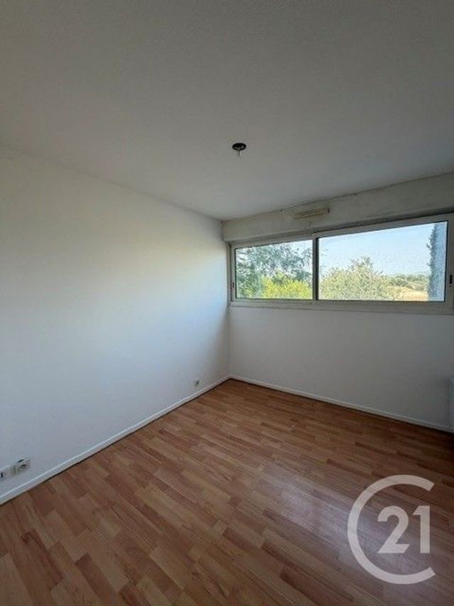 Appartement T4 &agrave; louer - 4 pi&egrave;ces - 97,61 m2 - Marseille - 13009 - PROVENCE-ALPES-COTE-D-AZUR