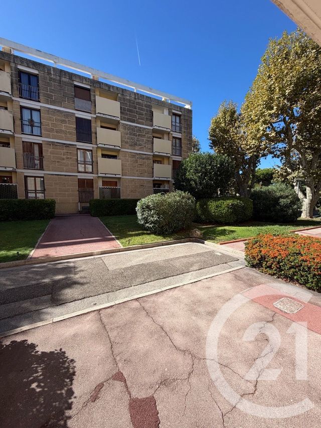 Appartement T3 &agrave; louer - 3 pi&egrave;ces - 81,95 m2 - Marseille - 13008 - PROVENCE-ALPES-COTE-D-AZUR