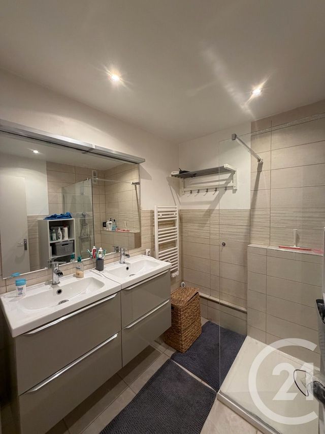 Appartement T3 &agrave; louer - 3 pi&egrave;ces - 81,95 m2 - Marseille - 13008 - PROVENCE-ALPES-COTE-D-AZUR