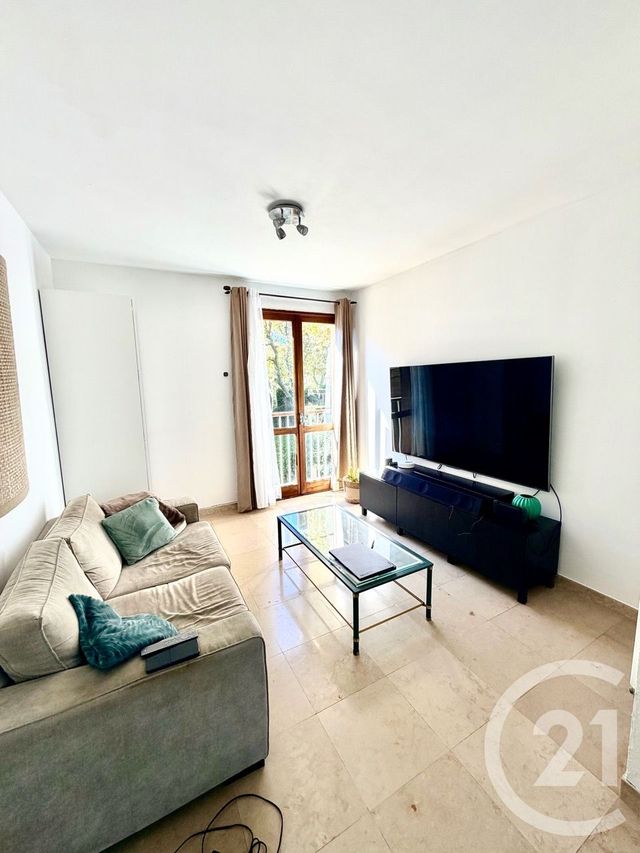 Appartement T3 &agrave; louer - 3 pi&egrave;ces - 81,95 m2 - Marseille - 13008 - PROVENCE-ALPES-COTE-D-AZUR