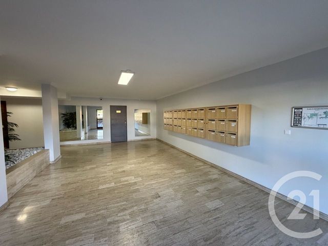 Appartement T4 &agrave; louer - 4 pi&egrave;ces - 90,87 m2 - Marseille - 13009 - PROVENCE-ALPES-COTE-D-AZUR