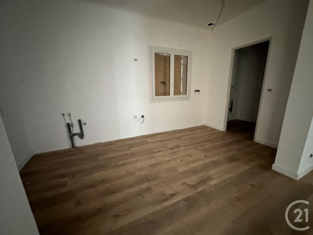 Appartement F4 à vendre - 4 pièces - 85 m2 - Brignoles - 83 - PROVENCE-ALPES-COTE-D-AZUR