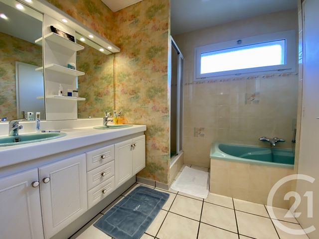 Maison à vendre - 7 pièces - 190 m2 - St Junien - 87 - LIMOUSIN