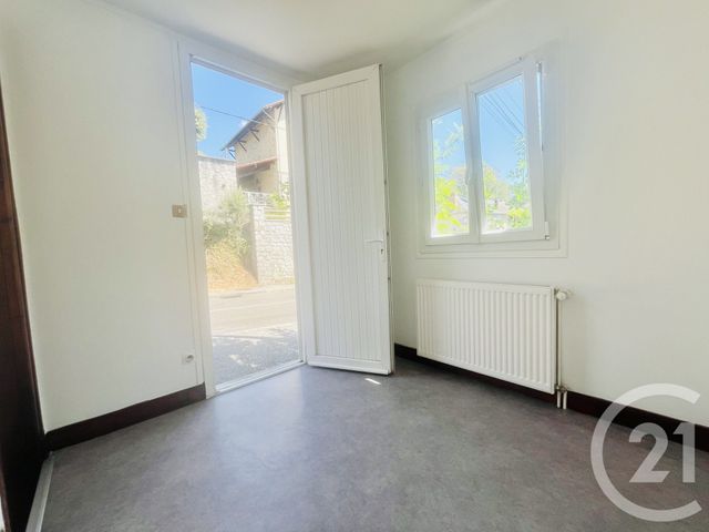 Maison &agrave; louer - 3 pi&egrave;ces - 60,76 m2 - St Priest Taurion - 87 - LIMOUSIN