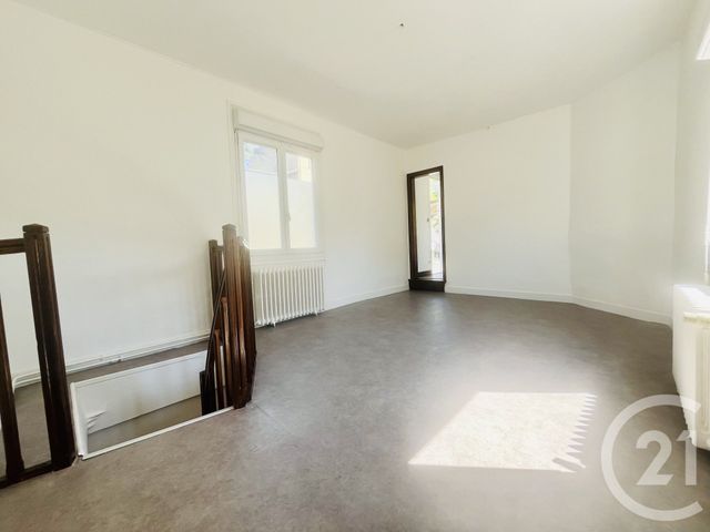 Maison &agrave; louer - 3 pi&egrave;ces - 60,76 m2 - St Priest Taurion - 87 - LIMOUSIN