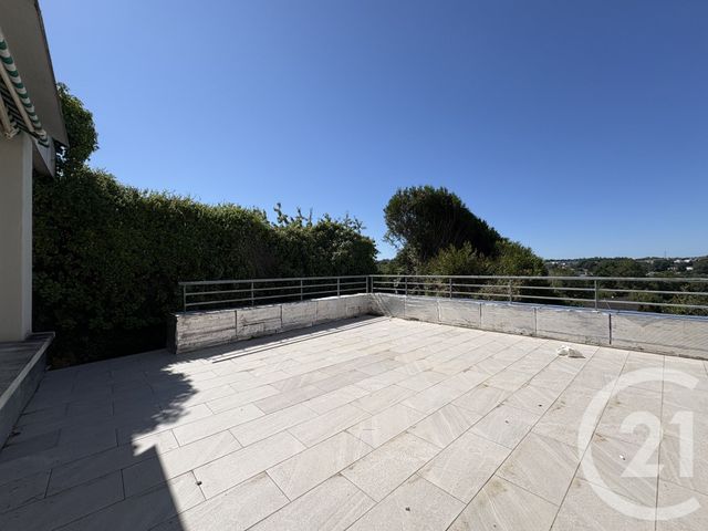 Maison &agrave; louer - 10 pi&egrave;ces - 287 m2 - Panazol - 87 - LIMOUSIN