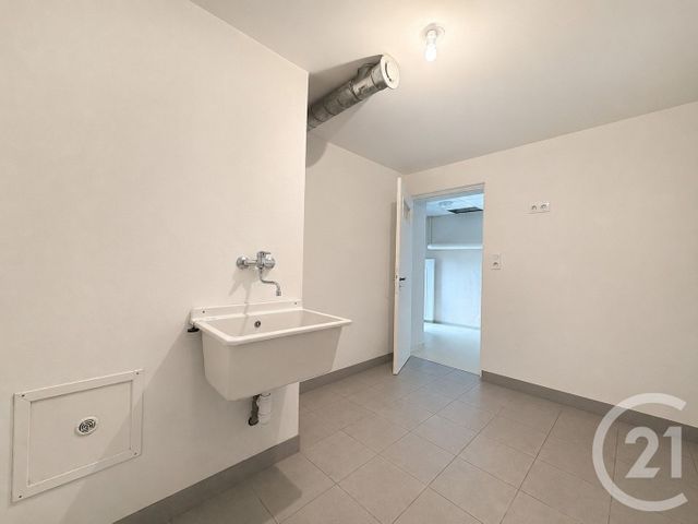 Maison &agrave; louer - 10 pi&egrave;ces - 287 m2 - Panazol - 87 - LIMOUSIN