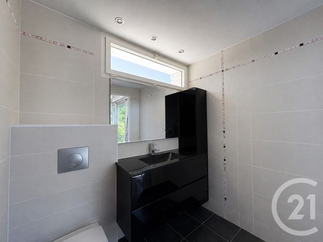 Maison &agrave; louer - 10 pi&egrave;ces - 287 m2 - Panazol - 87 - LIMOUSIN