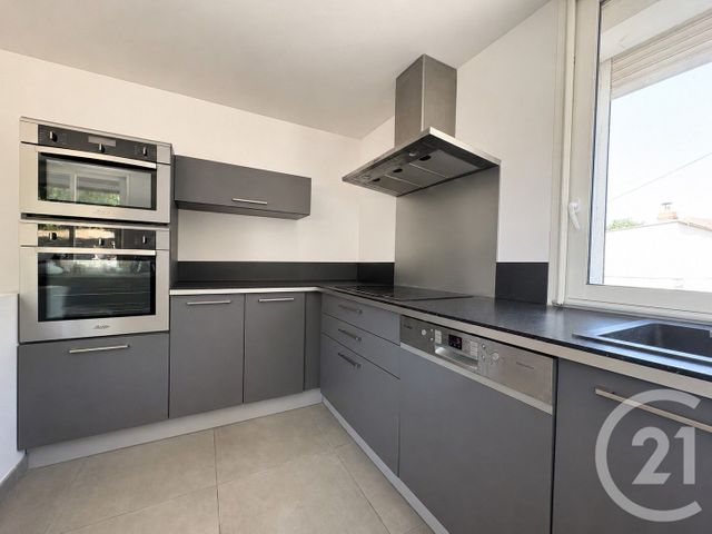 Maison &agrave; louer - 10 pi&egrave;ces - 287 m2 - Panazol - 87 - LIMOUSIN