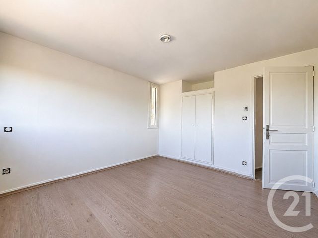 Maison &agrave; louer - 10 pi&egrave;ces - 287 m2 - Panazol - 87 - LIMOUSIN