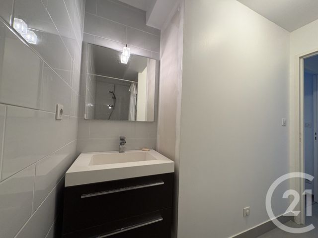Maison &agrave; louer - 10 pi&egrave;ces - 287 m2 - Panazol - 87 - LIMOUSIN