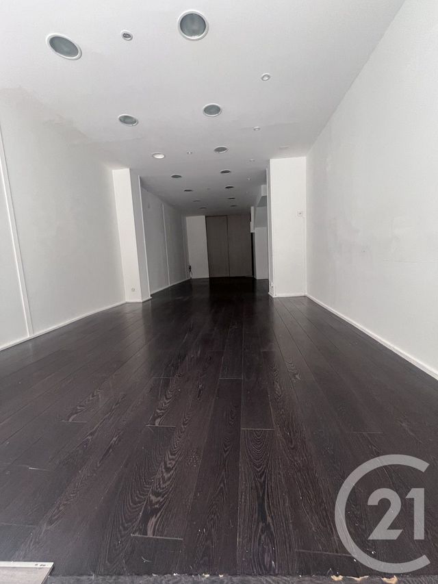 Local commercial à louer - 33.0 m2 - 24 - Dordogne