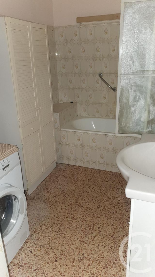 Appartement F3 &agrave; louer - 3 pi&egrave;ces - 70 m2 - Roquemaure - 30 - LANGUEDOC-ROUSSILLON