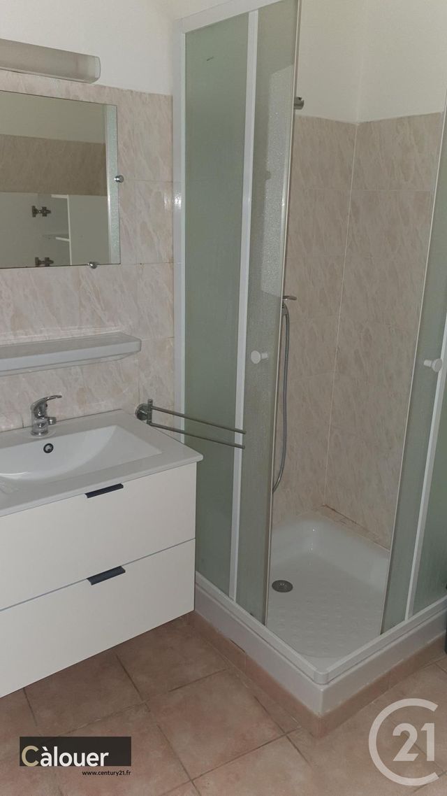 Appartement F2 &agrave; louer - 2 pi&egrave;ces - 45,14 m2 - Roquemaure - 30 - LANGUEDOC-ROUSSILLON