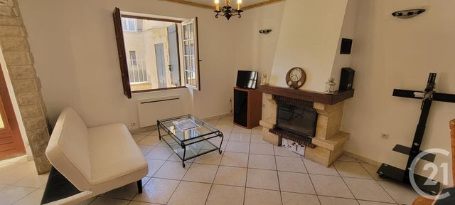 Appartement F3 &agrave; louer - 3 pi&egrave;ces - 54,10 m2 - Roquemaure - 30 - LANGUEDOC-ROUSSILLON