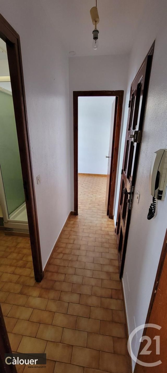 Appartement F2 &agrave; louer - 2 pi&egrave;ces - 27 m2 - Roquemaure - 30 - LANGUEDOC-ROUSSILLON