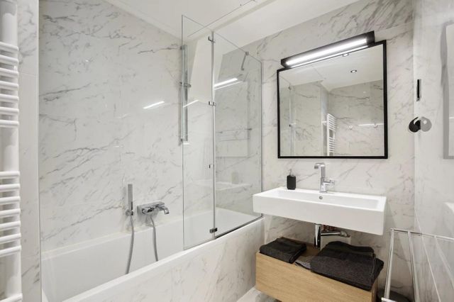 Appartement F4 à vendre - 5 pièces - 100,55 m2 - Paris - 75016 - ILE-DE-FRANCE