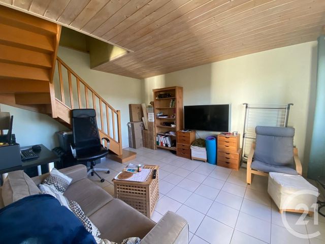 Appartement F4 &agrave; louer - 4 pi&egrave;ces - 69,70 m2 - Montrond Le Chateau - 25 - FRANCHE-COMTE