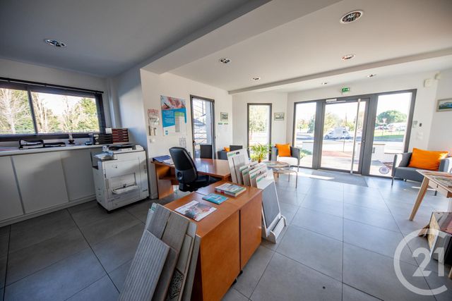 Local commercial à louer - 144.18 m2 - 33 - Gironde