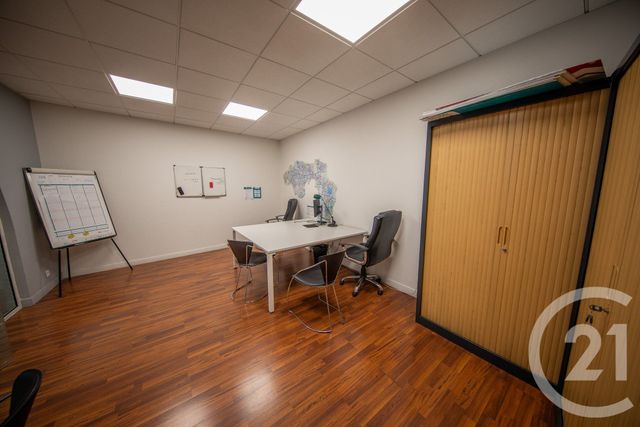 Local commercial à louer - 102.76 m2 - 33 - Gironde