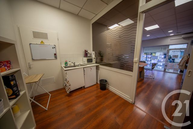 Local commercial à louer - 102.76 m2 - 33 - Gironde