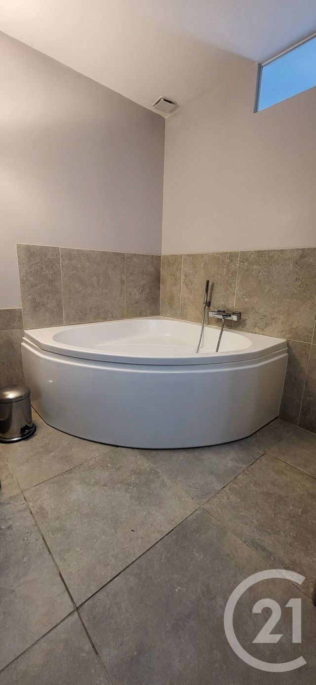 Maison &agrave; louer - 5 pi&egrave;ces - 115,91 m2 - St Medard En Jalles - 33 - AQUITAINE