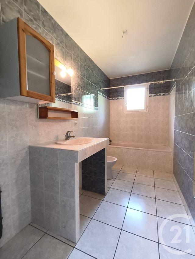 Maison &agrave; louer - 5 pi&egrave;ces - 90,46 m2 - St Medard En Jalles - 33 - AQUITAINE