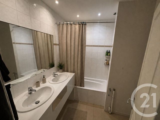 Maison &agrave; louer - 5 pi&egrave;ces - 95,80 m2 - Le Bouscat - 33 - AQUITAINE