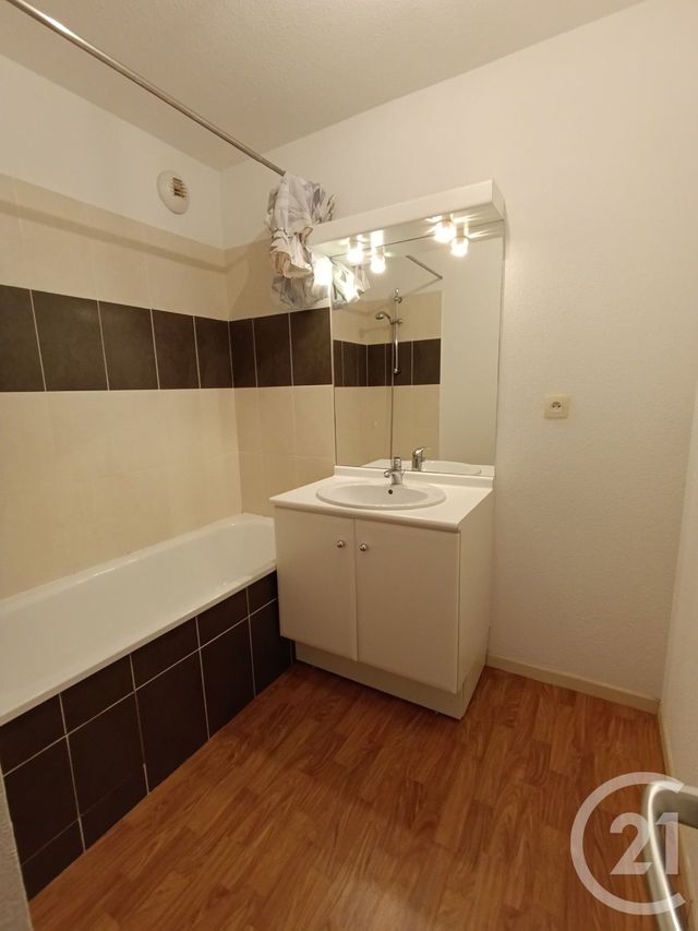 Appartement T2 &agrave; louer - 2 pi&egrave;ces - 42,03 m2 - Gourdon - 46 - MIDI-PYRENEES