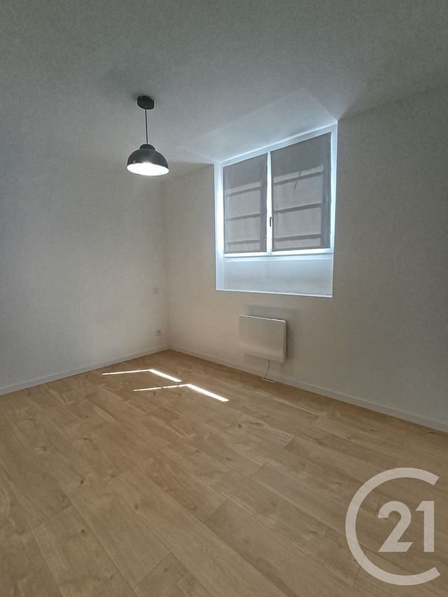 Appartement T3 &agrave; louer - 3 pi&egrave;ces - 40,75 m2 - Gourdon - 46 - MIDI-PYRENEES