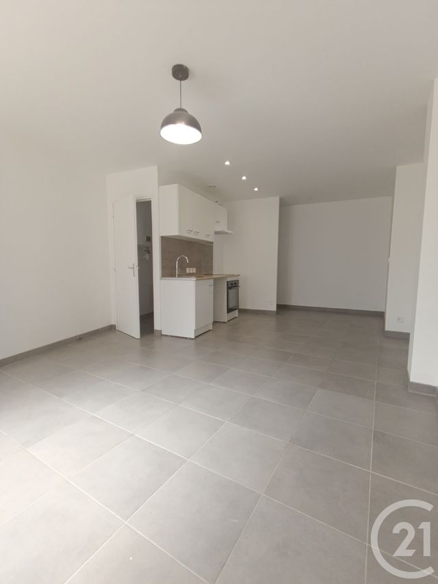 Appartement T3 &agrave; louer - 3 pi&egrave;ces - 40,75 m2 - Gourdon - 46 - MIDI-PYRENEES